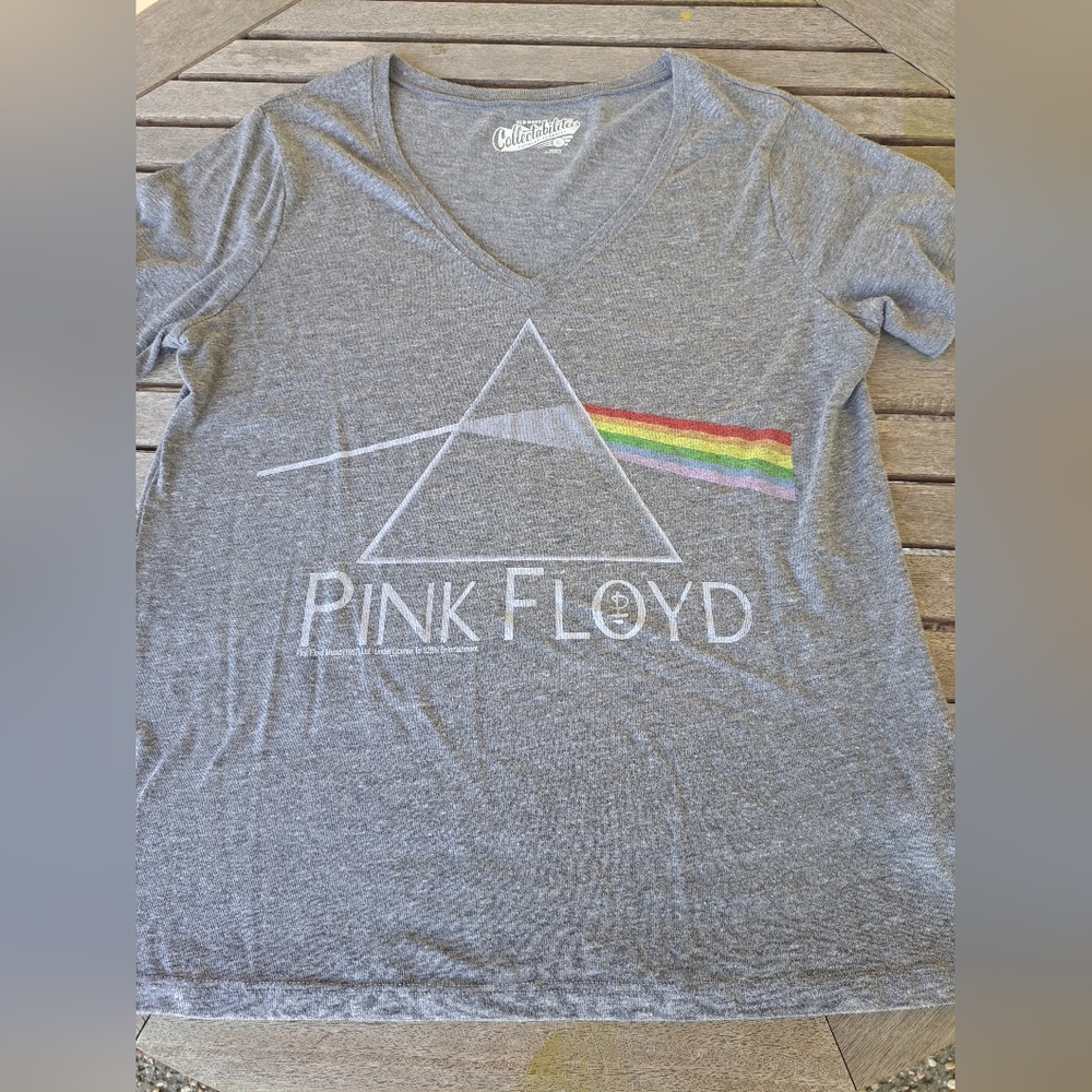 Women's v-neck pink floyd t-shirt